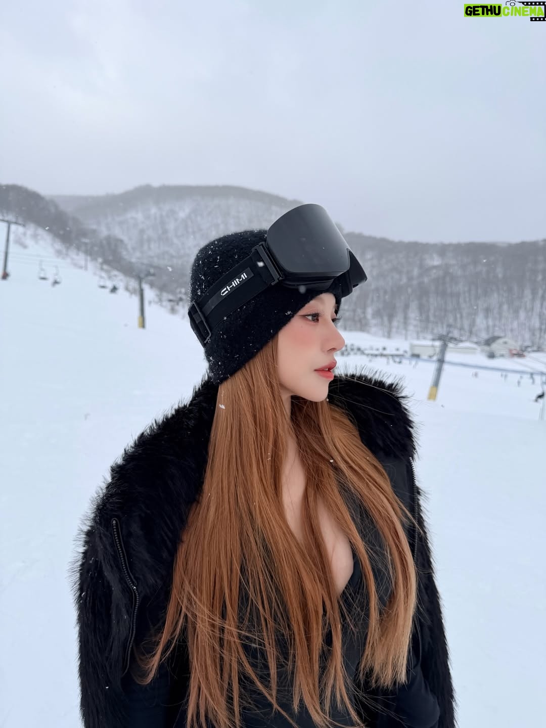 Tsai Jui-hsueh - 28.1K Likes - 滑雪前先拍照🐶🙌🏻🩶

👓 @chimi