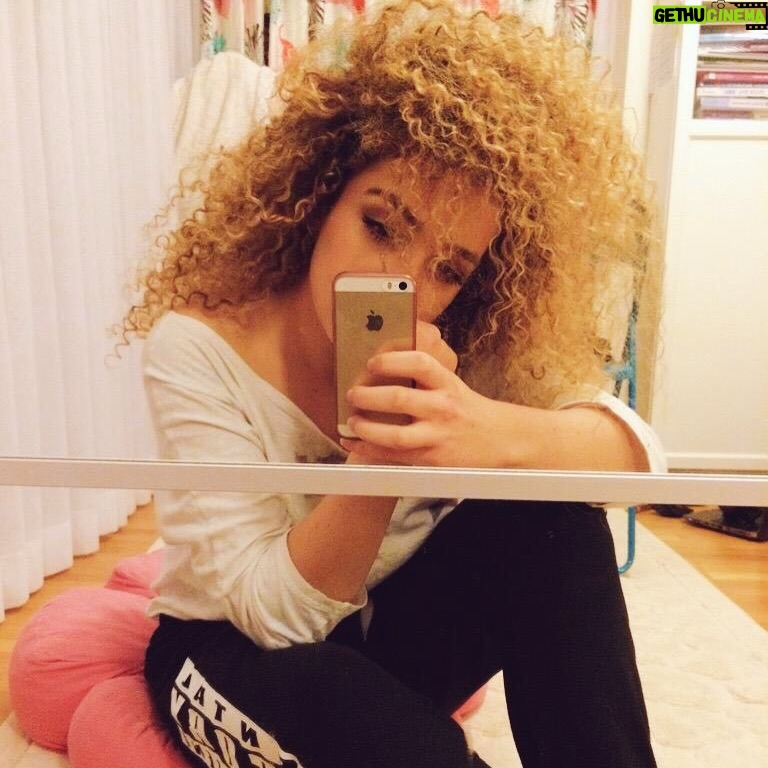 Tuana Tezsay - 3 Likes - 2016 yılına geri dönüş yapıyomuşuz🥹 üniversite birinci sınıf zamanları 10 sene nasıl geçmiş olabilir inanamıyorum….