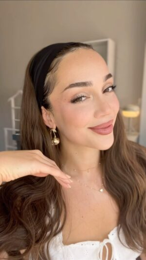Tuana Tezsay Instagram - Öncelikle bu bir #reklam değildir. Sephora’dan kendim aldığım ve denediğim ürünleri göstermek istedim. Nasıl olmuş bacım bi yorumlarda yazınnnn🥹🥹🥹🙂‍↔️🙂‍↔️🙂‍↔️

Yüz:🌝
Kiko Hydrating&Perfecting Face Base
Chanel LES BEIGES WaterFresh Tint - Light
Drunk Elephant D-Bronzi 
Nars Soft Matte Concealer - Creme Brulee
Benefit Dew-La-La Liquid Highlighter ( bronzluk için koyu renk tercih ettim—> Nova medium tan)
Nars Liquid Blush - Orgasm
Givenchy Loose Powder - 03 Voile rose
Estee Lauder Blush - 310 Peach Passion

Göz:👁️
Natasha Denona - My Dream Palette
Dior Maximizer 4D Lash Primer Serum
Chanel Le volume maskara - 10 Noir

Dudak:💋
Huda Beauty dudak kalemi - Terracotta 
Ysl Loveshine ruj - 205 Nude Self