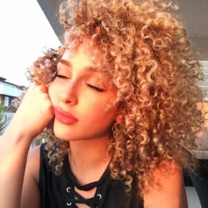 Tuana Tezsay Instagram - 2016 yılına geri dönüş yapıyomuşuz🥹 üniversite birinci sınıf zamanları 10 sene nasıl geçmiş olabilir inanamıyorum….