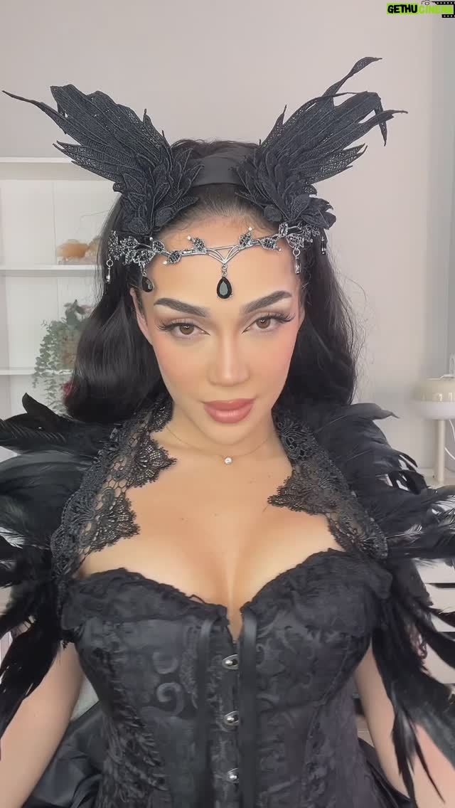 Tuana Tezsay - 6.2K Likes - Latina makyajı yapıyım dedim çok başka bişi oldu bu…🖤