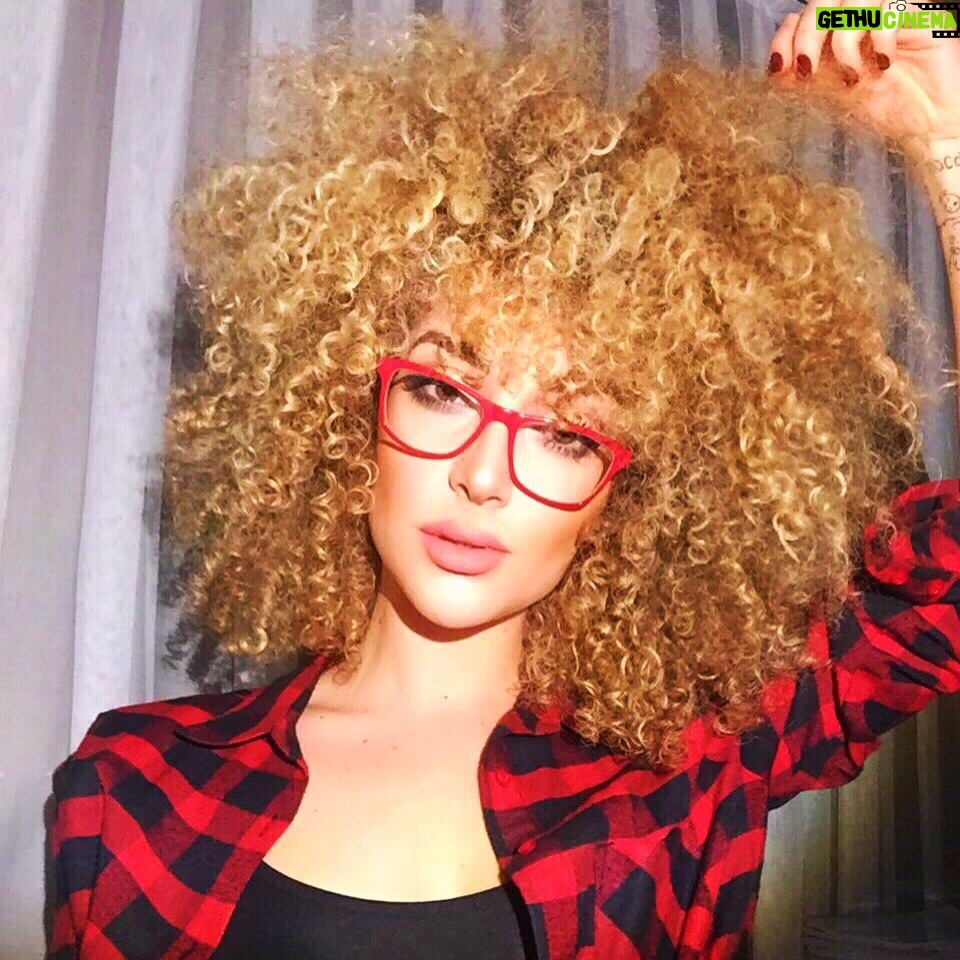 Tuana Tezsay - 3 Likes - 2016 yılına geri dönüş yapıyomuşuz🥹 üniversite birinci sınıf zamanları 10 sene nasıl geçmiş olabilir inanamıyorum….