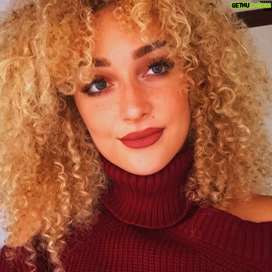 Tuana Tezsay - 3 Likes - 2016 yılına geri dönüş yapıyomuşuz🥹 üniversite birinci sınıf zamanları 10 sene nasıl geçmiş olabilir inanamıyorum….