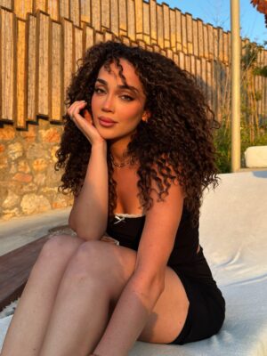 Tuana Tezsay Instagram - Sun   Me = 🌊🌴🌺