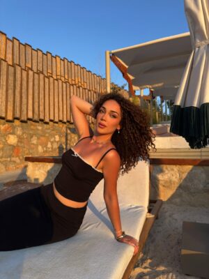 Tuana Tezsay Instagram - Sun   Me = 🌊🌴🌺