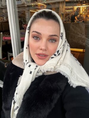 Tuvana Türkay Instagram - Soğuk 😬❄️