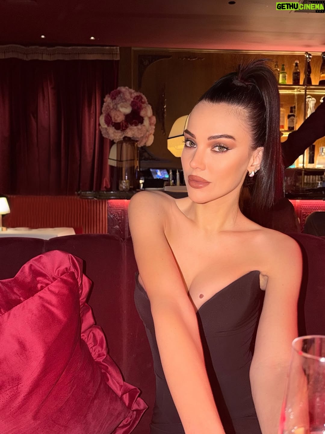 Tuvana Türkay - 176.2K Likes - 🌛