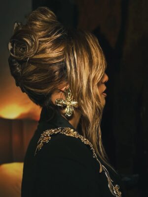 Tyra Banks Instagram - When the Supermodel catwalks into the Super Bowl party, the crowd goes…

Styling: @wilfordlenov 
Hair: @lovetaije 
Makeup: @avstinsather