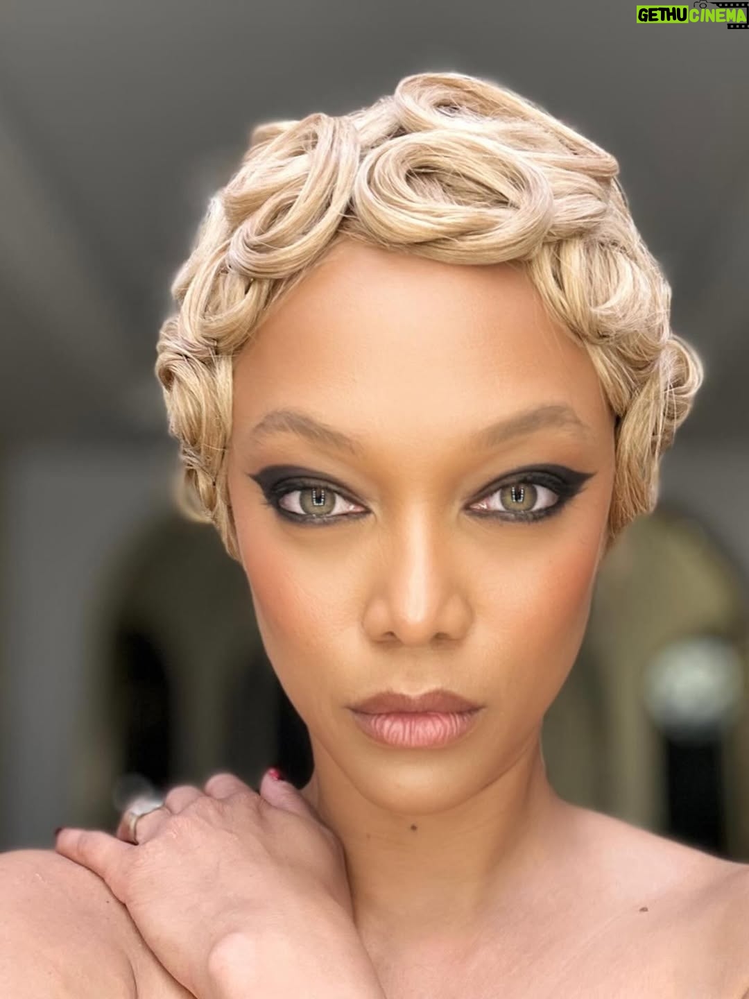 Tyra Banks - 21.5K Likes - Golden TyTy 
All swirled up 💫 
Bathroom mirror magazine - ha!