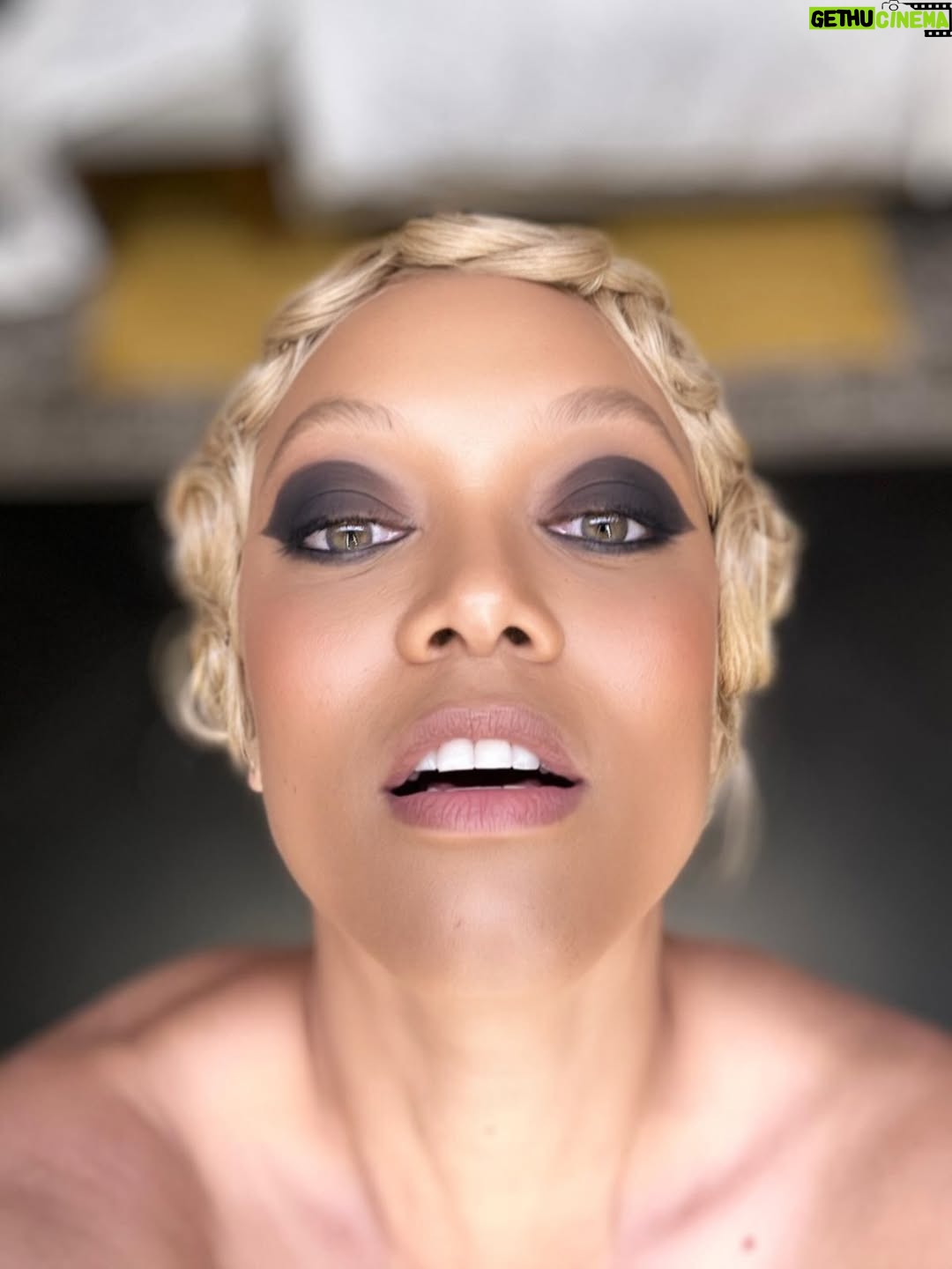 Tyra Banks - 21.5K Likes - Golden TyTy 
All swirled up 💫 
Bathroom mirror magazine - ha!