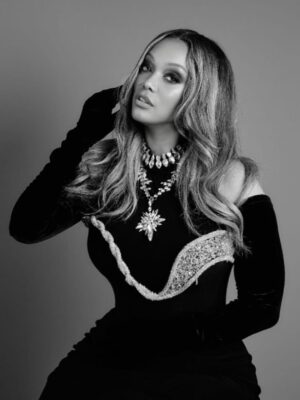Tyra Banks Instagram - TyTy, in black and white. 
9 times. 

Stylist: @wilfordlenov 

@franca_fund
