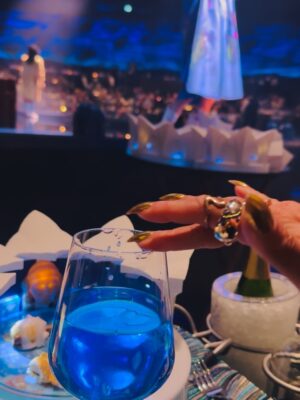 Tyra Banks Instagram - OK, so like… wait.
Was it a dream… or was it real?
Because what I experienced at @vidantaworld was so…WOW!

The Estates Suite (I was running around it like a kid).
The warm service (Hi German, you were so precious and so kind.)
The delicious food (OMG… the ribs 😋 and corn with liquid butter).
The spa (Esmeralda, you were a stressed ice-cream-founder’s stress reliever 🧘🏽‍♀️)
The fountain show — next level 💦.
The margaritas (and thank you to the gentleman who introduced me to a Paloma).

And finally… LUDO.
A Cirque du Soleil… shall I say… spectacle… cuz wow… it’s so unique and begins with an experiential dinner. I’m in the experiential food biz, and this surprised and delighted ME. 

Okurrrr??? 

The theater is surrounded by water. I don’t even know how to explain it. It was just… pretty otherworldly.

I can’t wait to come back and next time, I’m bringing the fam. 

Enviando abrazos, besos y SMiZEs a todas las personas tan amables que conocí durante mi estancia. Hasta que nos volvamos a encontrar… ya estoy soñando con volver.

💛TyTy