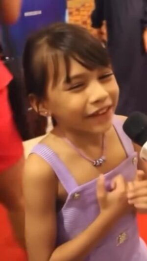 Umie Aida Instagram - Aqish.. ibu minta maaf nak kongsi sedikit sahaja .Sapekah Puteri Balqis dimata ibu. Saya kenal Aqish  sejak 2013. Dari hari pertama kami shooting bersama, watak sebagai ibu dan anak. Dptlah saya menyaksikan sedikit bagaimana dia membesar / aqish berkongsi ceritanya — bukan dalam kehidupan yang mudah, tetapi dalam kepahitan yang membentuk adab dan kekuatannya hari ini.
Aqish adalah anak yang baik dan sangat menghormati ibunya. Dari kecil, dia melihat sendiri susah payah dan luka hidup seorang ibu yang dia sayangi. Sebab itulah dia membesar sebagai anak yang melindungi ibunya. Ibunya melalui kesakitan hidup yg dia pikul sendiri tanpa ada yg sudi memahaminya. Allahuakbar.. saya taknak sentuh bab tu, korang pun dah tahukan. Ibu aqish wanita yg kuat ! 
Ok kita cerita bab kerja. Sepanjang saya bekerja dengannya, Akish sentiasa beradab & anak yang manja. Selesai shooting, dia tidak pernah berlalu tanpa salam dan cium tangan. Iye.. ! Dia seorang yang reserved, bukan sombong — cuma anak yang dibesarkan oleh pengalaman hidup yang keras, dan itu wajar difahami, bukan dinilai secara negatif. Alhamdulilah.. skg aqish dah ada keluarga baru & tunang. Tak sabor ibu nak mkn nasi minyak aqish. 😁

Suatu ketika dulu mereka dipinggirkan, orang tak peduli soal makan, duit dan kehidupan mereka. Bukan kerana dia tidak mahu berkongsi, tetapi kerana tiada siapa benar-benar mahu mendengar. Jadi bila hari ini mereka cuba bernafas dan mencari bahagia, pls jangan ganggu.  Ibu doakan aqish & keluarga  sentiasa dalam lindungan & jagaan Allah. Dan diluaskan rezeki mu. Love you!! ❤️ Semoga segala yg berlaku skg ini dpt diselesaikan dgn baik . #sebarkankasihsayang