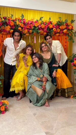 Urvashi Dholakia Instagram - SHAADI TIME 💍 @umikapvaswani @anmol.manchanda777 ❤️❤️💐💐🥂🥂 🧿 #delayedbutdestined 😘💕🫶🏻 
MANY MANY CONGRATULATIONS 🥳 
:
:
#reels #urvashidholakia #reelsinstagram #reelitfeelit