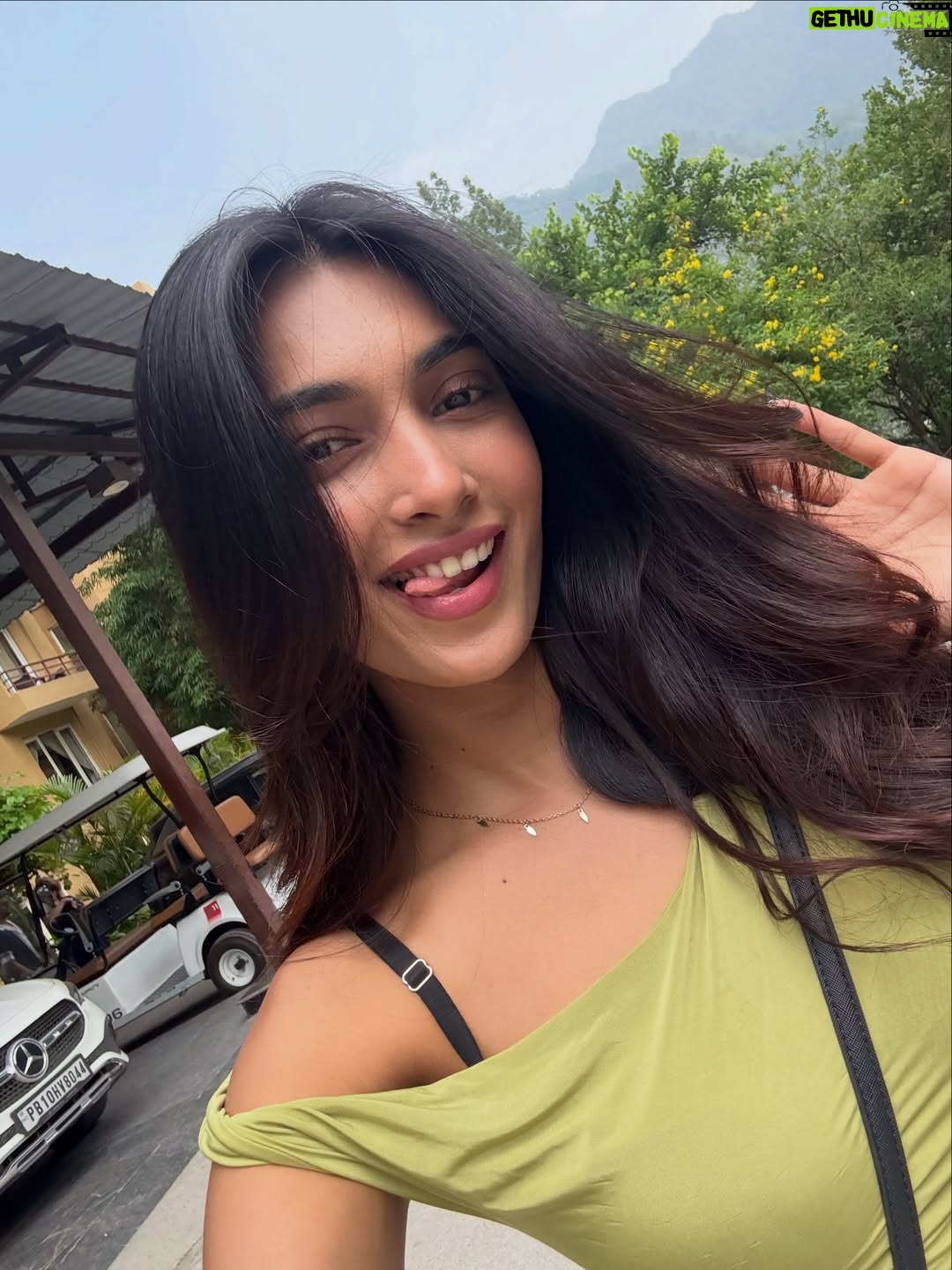 Vaishnavi Andhale - 19.1K Likes - bits of me across the world from front camera POV 🩵