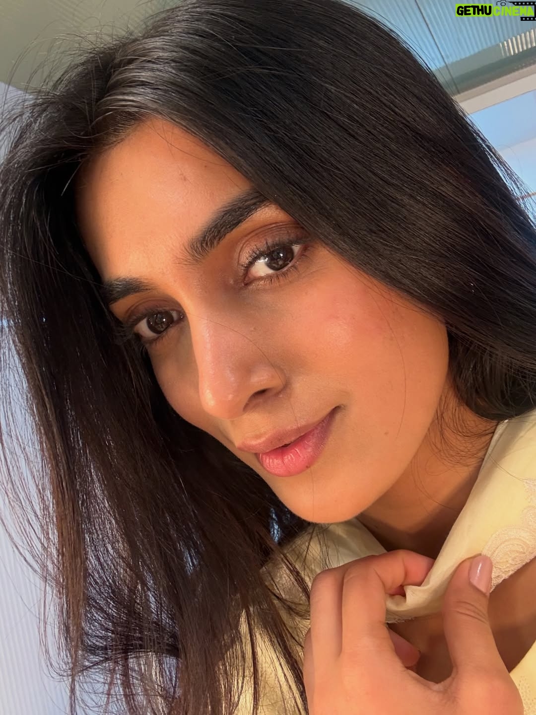 Vaishnavi Andhale - 19.1K Likes - bits of me across the world from front camera POV 🩵