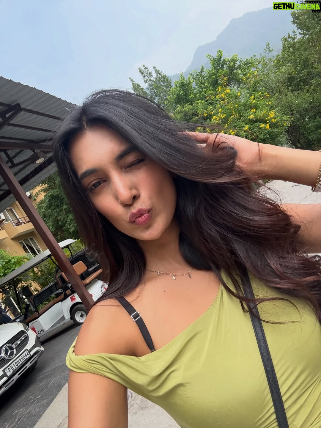 Vaishnavi Andhale - 19.1K Likes - bits of me across the world from front camera POV 🩵