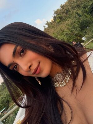 Vaishnavi Andhale Instagram - bits of me across the world from front camera POV 🩵
