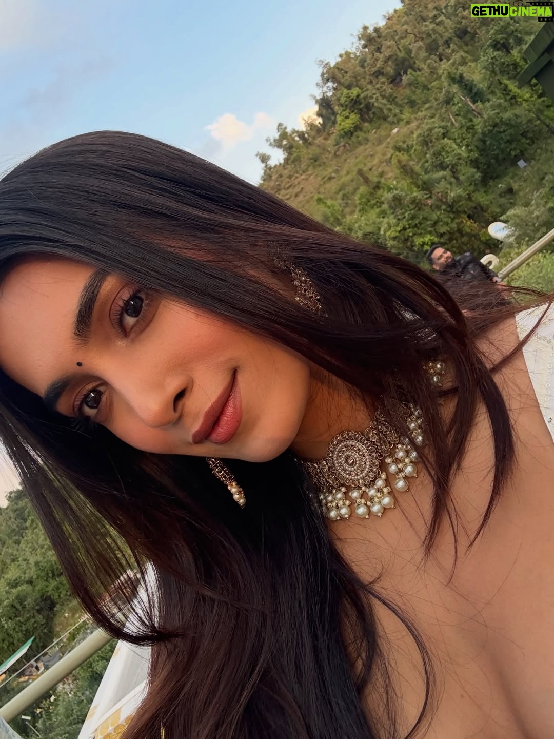 Vaishnavi Andhale - 19.1K Likes - bits of me across the world from front camera POV 🩵