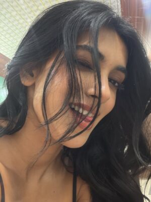Vaishnavi Andhale Instagram - bits of me across the world from front camera POV 🩵