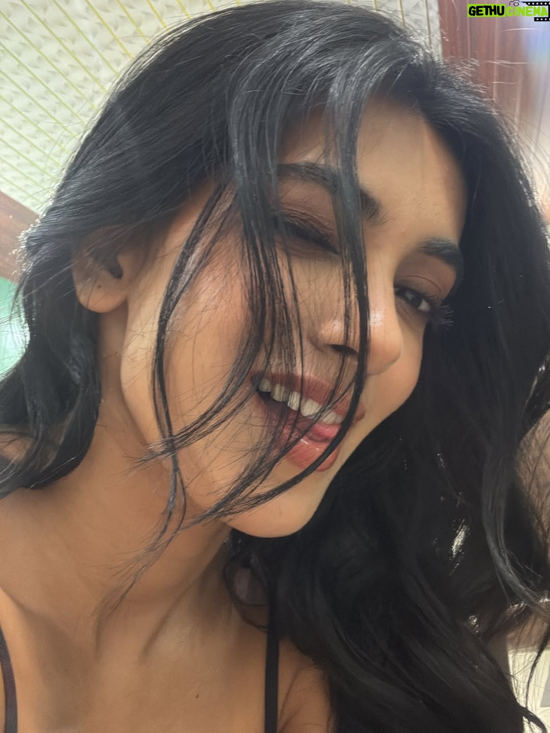 Vaishnavi Andhale - 19.1K Likes - bits of me across the world from front camera POV 🩵
