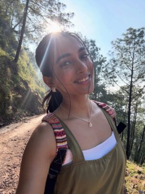 Vaishnavi Andhale Instagram - bits of me across the world from front camera POV 🩵