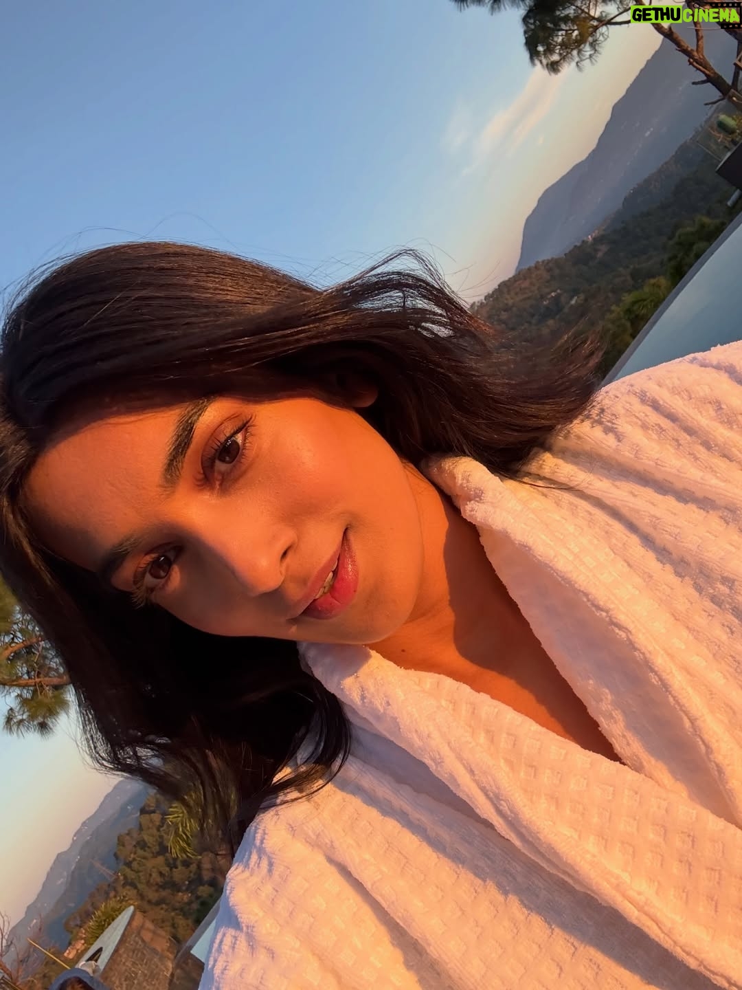 Vaishnavi Andhale - 19.1K Likes - bits of me across the world from front camera POV 🩵