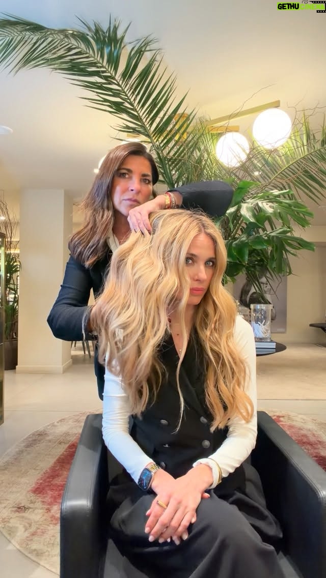 Vanesa Romero - 12.2K Likes - *publi Mi color de pelo también listo para los Premios Goya 2026 ❤️
¡Me encanta @anarabyanalerida @wellaproes!