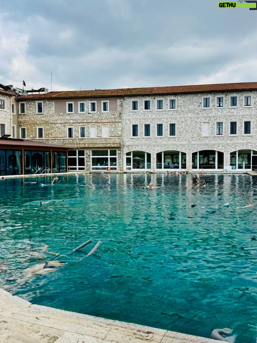 Vanessa Incontrada - 31.3K Likes - Il mio weekend di relax dopo mesi no stop… 🧘‍♀️❤️

@termedisaturnia #thanksforthegift