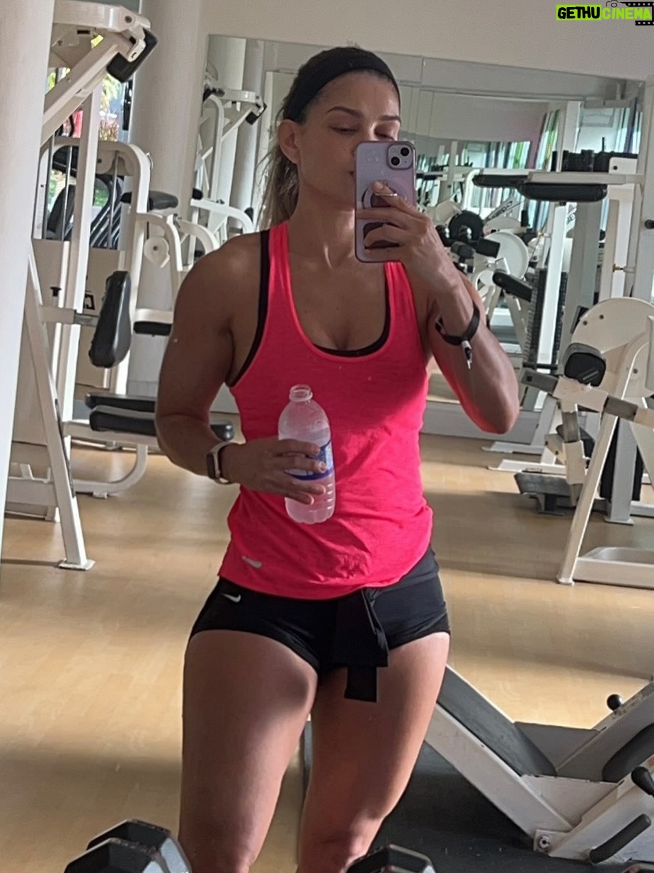Vanessa Jeri - 27K Likes - Jamaica 📍🇯🇲 🌴☀️🪸🌺💞❤️🐠🍍🤩

Me tomé yo sola estas fotos , que tal ? 📸

Esta es nuestra tercera visita 💚
Hemos tenido la oportunidad de conocer casi el 80% de este hermoso País.