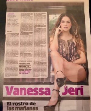 Vanessa Jeri Instagram - ✨ Trend #2016 ✨

TV, estudios y muchos sueños en movimiento 🎬📚✈️
Conduciendo Hola a Todos, luego Combate.

Al mismo tiempo, seguía estudiando Asesoría de Imagen Personal, carrera que terminé obteniendo el primer puesto 🥇.

Desde que empecé en la tele no he parado de viajar.
Y qué suerte encontrar un amor bonito RG 🫶🏼 con el mismo espíritu viajero 🌍 

Este año estuvimos en … 
🇪🇸 España (Madrid, Barcelona)
🇮🇹 Italia (Roma, Florencia)
🇦🇹 Austria (Viena, Salzburgo)
🇳🇱 Holanda (Ámsterdam, Eindhoven, Roermond) 

…y hasta un concierto de The Rolling Stones 🎶

Movimiento,Crecimiento y Sueños cumplidos ✨🤩✨