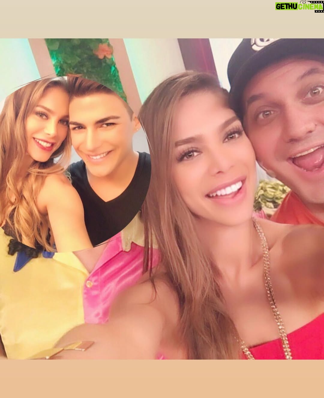 Vanessa Jeri - 8K Likes - ✨ Trend #2016 ✨

TV, estudios y muchos sueños en movimiento 🎬📚✈️
Conduciendo Hola a Todos, luego Combate.

Al mismo tiempo, seguía estudiando Asesoría de Imagen Personal, carrera que terminé obteniendo el primer puesto 🥇.

Desde que empecé en la tele no he parado de viajar.
Y qué suerte encontrar un amor bonito RG 🫶🏼 con el mismo espíritu viajero 🌍 

Este año estuvimos en … 
🇪🇸 España (Madrid, Barcelona)
🇮🇹 Italia (Roma, Florencia)
🇦🇹 Austria (Viena, Salzburgo)
🇳🇱 Holanda (Ámsterdam, Eindhoven, Roermond) 

…y hasta un concierto de The Rolling Stones 🎶

Movimiento,Crecimiento y Sueños cumplidos ✨🤩✨