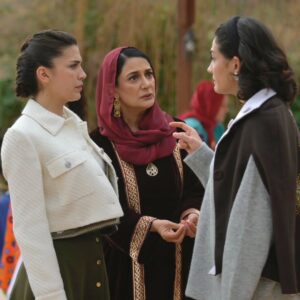 Veda Yurtsever Instagram - Hiç unutmam gene bir gün setteyiz, gâh çekiyoruz gâh eğleniyoruz... Buyrun, akşam da konaktayız, çaya gelin🫶😘🙏 @halefdizi @nowtvturkiye @mostproduction #halefköklerinçağrısı