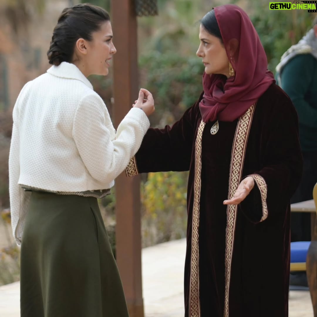 Veda Yurtsever - 32.8K Likes - Hiç unutmam gene bir gün setteyiz, gâh çekiyoruz gâh eğleniyoruz... Buyrun, akşam da konaktayız, çaya gelin🫶😘🙏 @halefdizi @nowtvturkiye @mostproduction #halefköklerinçağrısı