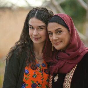 Veda Yurtsever Instagram - Hiç unutmam gene bir gün setteyiz, gâh çekiyoruz gâh eğleniyoruz... Buyrun, akşam da konaktayız, çaya gelin🫶😘🙏 @halefdizi @nowtvturkiye @mostproduction #halefköklerinçağrısı