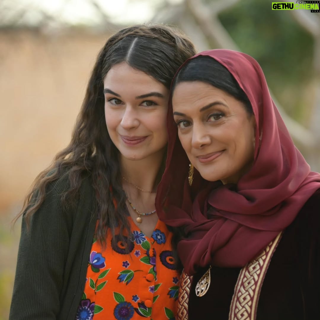 Veda Yurtsever - 32.8K Likes - Hiç unutmam gene bir gün setteyiz, gâh çekiyoruz gâh eğleniyoruz... Buyrun, akşam da konaktayız, çaya gelin🫶😘🙏 @halefdizi @nowtvturkiye @mostproduction #halefköklerinçağrısı