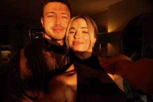 Victoria Baldesarra Instagram - That’s it. That’s the whole post 🌻