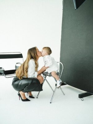 Victoria Mehault Instagram - My forever boy 🤍 premier shooting pour boubou, il était tout content et faisait n’importe quoi 😂 Il a même jugé nécessaire de faire une pause en s’allongeant au sol 😭😭 📸 @luciledafonseca