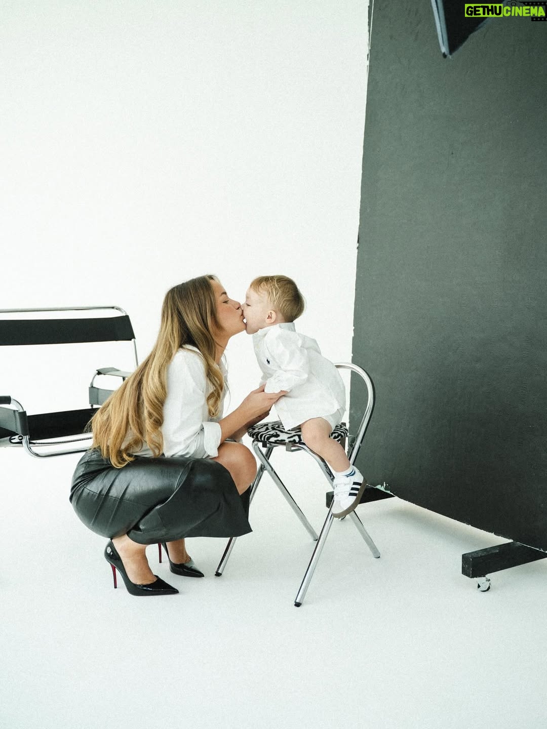 Victoria Mehault - 236.3K Likes - My forever boy 🤍 premier shooting pour boubou, il était tout content et faisait n’importe quoi 😂 Il a même jugé nécessaire de faire une pause en s’allongeant au sol 😭😭 📸 @luciledafonseca