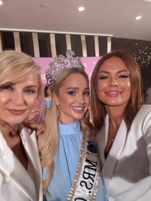 Victoria Unikel Instagram - КИНОФЕСТИВАЛЬ “FOLLOW YOUR HEART” & FASHION PRESENTATION in Aventura
FOLLOW YOUR HEART International Film Festival & Fashion Presentation
Майами, США
10 января 2026 года в отеле Hilton Miami Aventura состоится Международный кинофестиваль FOLLOW YOUR HEART — масштабное культурное событие, объединяющее авторское кино, моду и современное искусство в атмосфере утончённого гламура и эстетики Palm Royal.
FOLLOW YOUR HEART — это международная платформа, созданная для поддержки независимых кинематографистов, дизайнеров и художников со всего мира. За 5 лет своего развития фестиваль успешно проходит в двух мировых мегаполисах — Майами и Нью-Йорке, получив широкое освещение в международных СМИ и профессиональном культурном сообществе.
В конкурсной программе FOLLOW YOUR HEART представлены короткометражные фильмы из более чем 100 стран мира. В основную конкурсную программу отобрано 10 лучших короткометражных фильмов, которые будут представлены в более чем 10 номинациях.🎬
Все фильмы фестиваля будут показаны с английскими субтитрами, что делает программу доступной для международной аудитории и профессионального сообщества.
Оценку конкурсных работ осуществляет международное жюри, в состав которого входят признанные деятели киноиндустрии, режиссёры, продюсеры и представители культурного сообщества, включая кинематографистов мирового уровня.
Picture
Fashion & Art Program
В рамках фестиваля гостей ожидает fashion-презентация на красной дорожке, в которой примут участие дизайнерские бренды La Magnetique и Drevelman, а также pop-up показы и выставка современных художников.Мероприятие дополняют: арт-инсталляции, фотозоны, выступления артистов, атмосферные декорации, вдохновлённые эстетикой Palm Royal
Дресс-код мероприятия — элегантность, яркие цвета, роскошные силуэты и утончённый стиль.Церемония награждения
Место проведения: Hilton Miami Aventura2885 NE 191st StreetAventura, FL 33180, USA
Начало мероприятия: 5 PM
Паркинг: Free- при заказе в баре, предьявить парковочный талон / или 10$ на front desk.