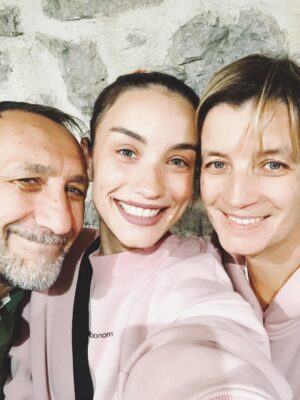 Viktoriya Dayneko Instagram - Сегодня годовщина свадьбы у мамы с папой! 40 лет!!!назад они стали мужем и женой!!!😍❤️🎉