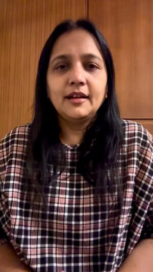Vinodhini Vaidynathan Instagram - அந்தக்கிளிக்கு சிறகையும் வெட்டிட்டாங்கன்னு சொல்லமறந்துட்டேன். #கிளி #காக்கா #குட்டிக்கதை #namaste #ji