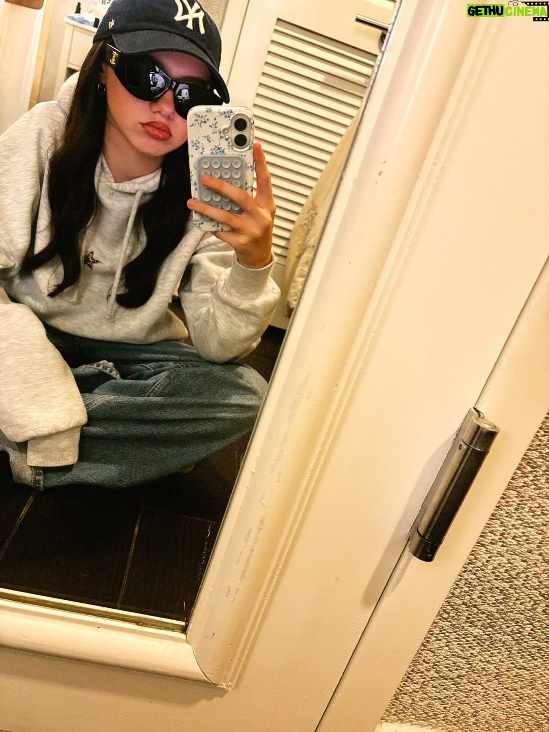 Violet McGraw - 43.2K Likes - 🍝🍜🍱🍣