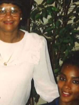 Vivica A. Fox Instagram - GM Dawlings! Join me in wishing our BEAUTIFUL QUEEN MOTHER Ms Everlyena Fox a Happy Blessed 90th Bday! Mom your children @sugiefw54 @marv_fox #SANDY @msvfox, grandchildren & great grandchildren LUVS YA TONS! What a BLESSING you've been to so many! #LifeIsGood #GodIsGood #Family1st #FoxFamilyStrong! ππΎπΈπ½ππππΎ