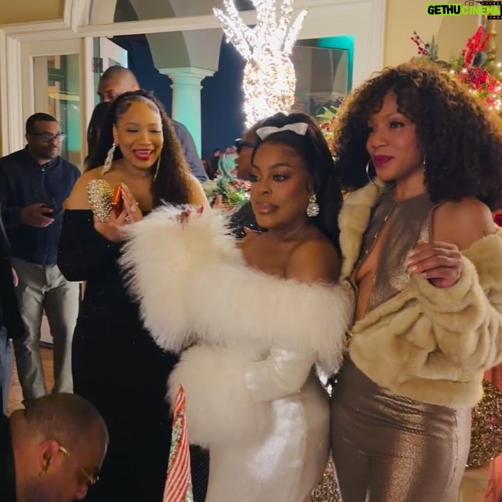 Wendy Raquel Robinson - 9.8K Likes - When yo bestie throws the #ChristmasPartyoftheYear...you gotta show up!!! Thank you @niecynash1 it was a bash❤️💕🔥🔥🔥🔥 #Happy Holy Dayz