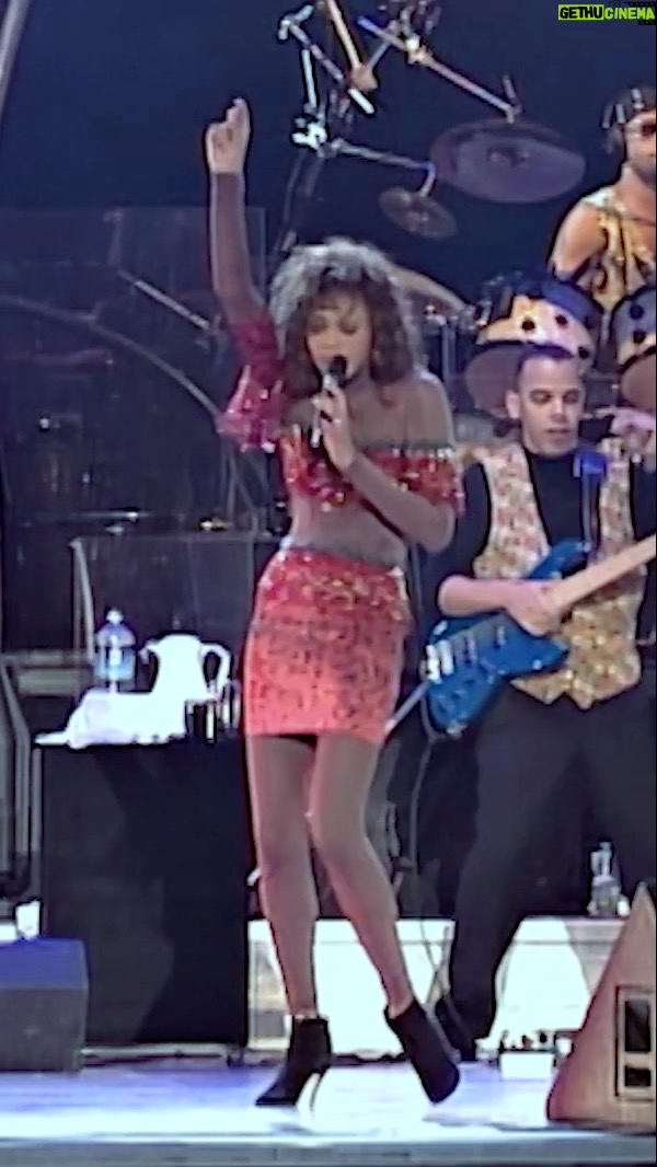 Whitney Houston - 15.6K Likes - Happy International Women’s Day to every woman doing it all! 💜
