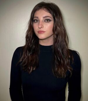 Willow Shields Instagram - So much fun attending opening night of @thehungergamesonstage in London 🔥 
Styling @langy 
Hair @lukepluckrose 
Makeup @neilyoungbeauty 
Photographs by Craig Sugden
@lionsgate