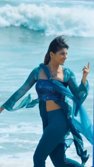 Yaashika Aanand Instagram - Thanks for showering love guys, 
 I’ve seen all your edits n memes 🫶😘 love u all . This is definitely a dream come true moment <3 🤗
thank you GVM sir for being an amazing co-actor . Thank you @premanand031 sir for this opportunity ✨ @niharikaent 

Makeup n hair @osheenmakeovers_ 
Asst @actorsakthi96 

Have u watched the film ? 
#ddnextlevelfrommay16 
#uyirinuyire 
#trendingreels #bts 

Behind the scenes x #ddnextlevel 🫶💙🌀🦋🫰