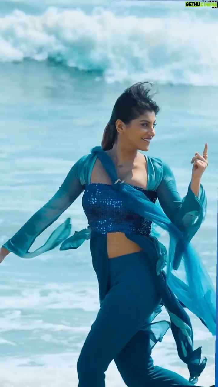 Yaashika Aanand - 408.6K Likes - Thanks for showering love guys, 
 I’ve seen all your edits n memes 🫶😘 love u all . This is definitely a dream come true moment <3 🤗
thank you GVM sir for being an amazing co-actor . Thank you @premanand031 sir for this opportunity ✨ @niharikaent 

Makeup n hair @osheenmakeovers_ 
Asst @actorsakthi96 

Have u watched the film ? 
#ddnextlevelfrommay16 
#uyirinuyire 
#trendingreels #bts 

Behind the scenes x #ddnextlevel 🫶💙🌀🦋🫰