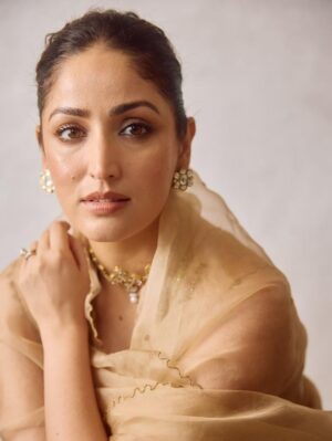 Yami Gautam Instagram - 🤎

Outfit- @shaybyshubhamtak 
Jewellery- @anumerton 
Footwear- @eridani.in 

Styling- @alliaalrufai @alliaandnayaab 
Styling team- @aditisubramaniam 
Makeup- @reshmaamerchant 
Hair- @arvindkumar_hair 
Photography- @kadamajay